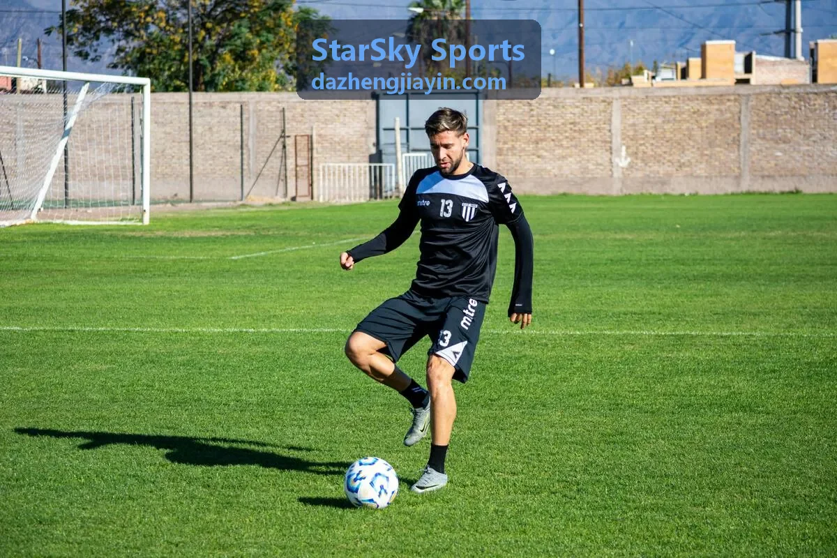 StarSky Sports 成绩数据看板与分组统计界面示意